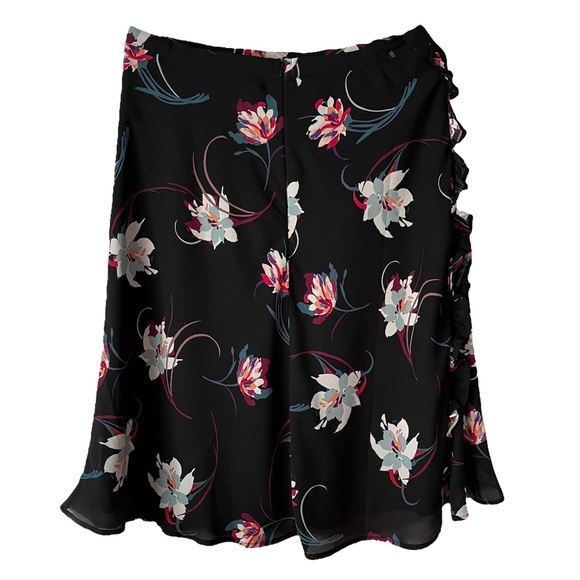 Vintage Gorgeous Black Floral Skirt - Elegant & Timeless Style! - Picture 2 of 6